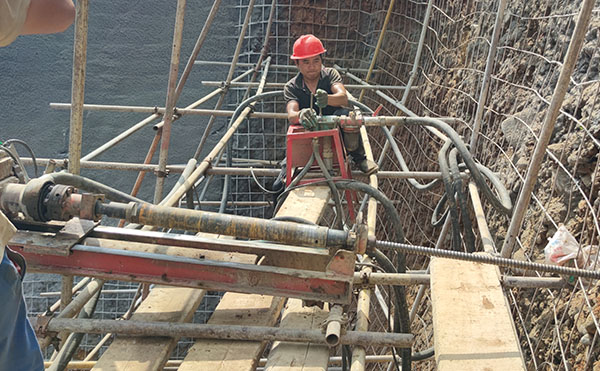 自鉆式中空注漿錨桿施工