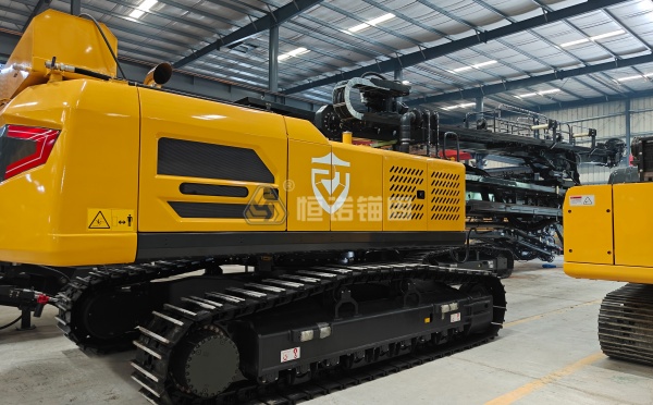 頂錘式高舉鉆機和潛孔式的區(qū)別