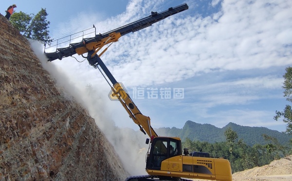 頂錘式高舉鉆機和潛孔式的區(qū)別