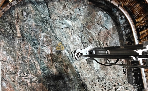 一鉆就塌、錨桿難安裝？自鉆式錨桿攻克礦山破碎帶難題