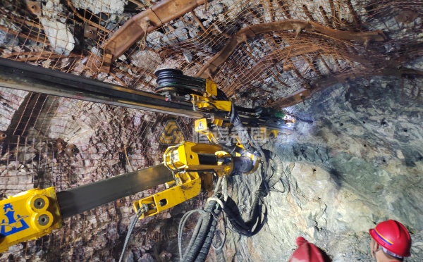 一鉆就塌、錨桿難安裝？自鉆式錨桿攻克礦山破碎帶難題