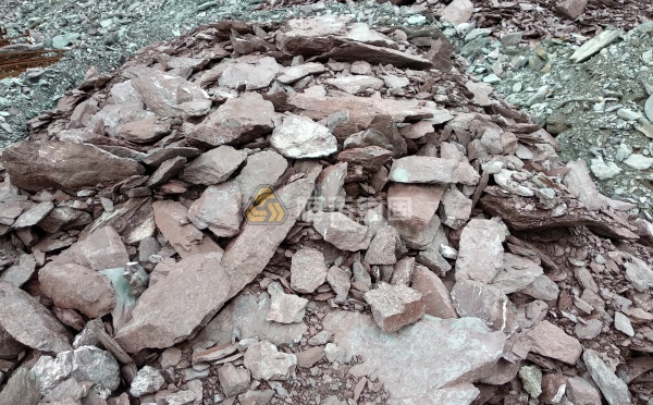 松散及破碎結(jié)構(gòu)巖體的特點(diǎn)