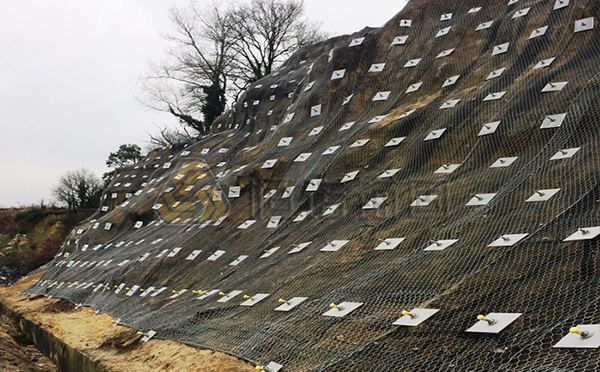自鉆式中空錨桿在災害性地質(zhì)邊坡治理中的優(yōu)越性-洛陽恒諾自鉆式錨固系統(tǒng)