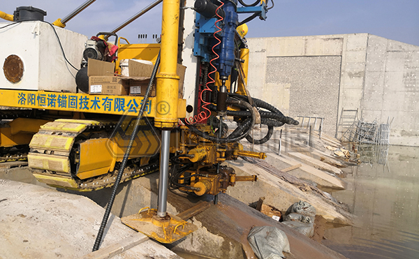 自鉆式錨桿支護(hù)，自進(jìn)式錨桿專用鉆機(jī)施工